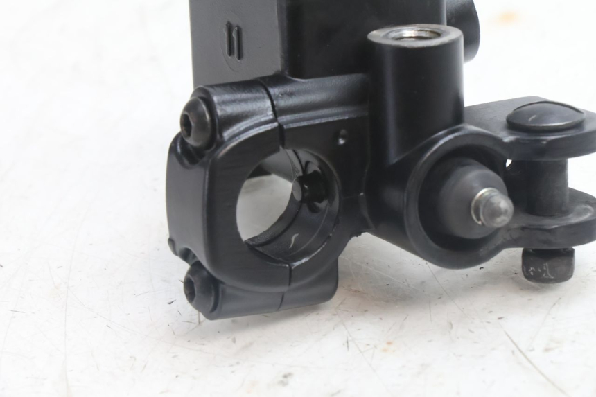 photo de MASTERCYLINDER ANTERIORE PIAGGIO NEW TYPHOON 50 (2018 - 2021) - Dettagli dei punti di fissaggio