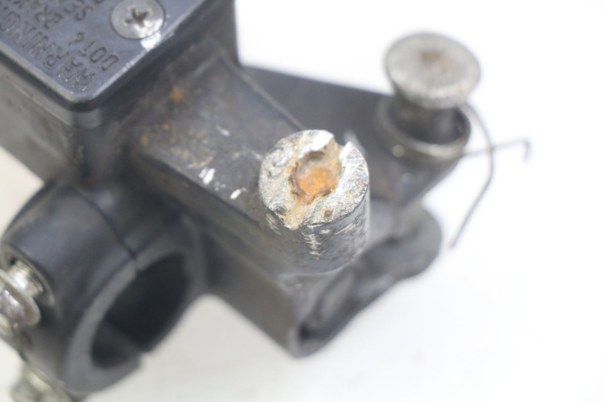 photo de MASTERCYLINDER ANTERIORE HONDA NHX LEAD 110 (2008 - 2010) - Primo piano tecnico
