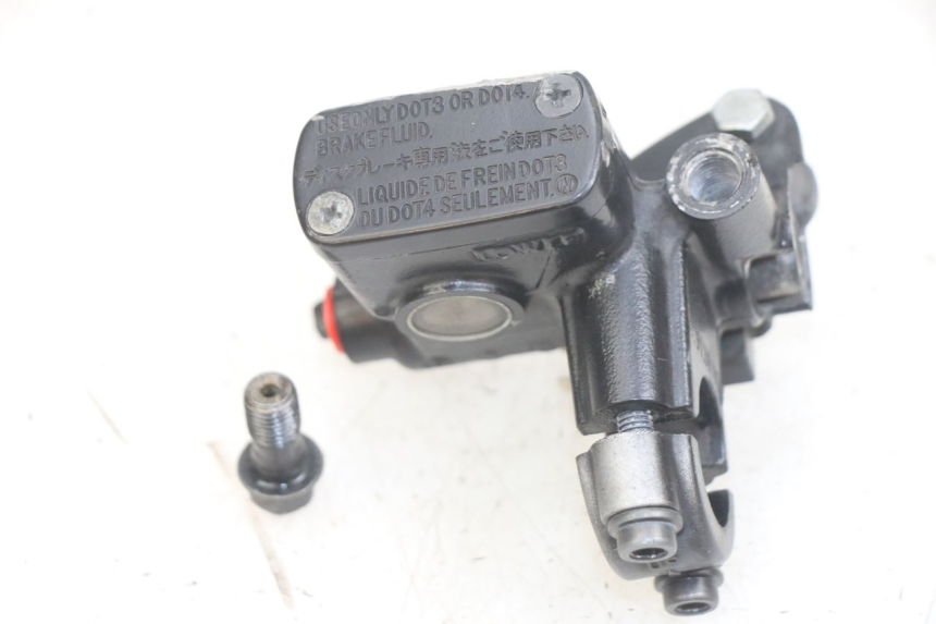 photo de MASTERCYLINDER ANTERIORE HONDA PCX (JF28) 125 (2009 - 2011) - Altra angolazione
