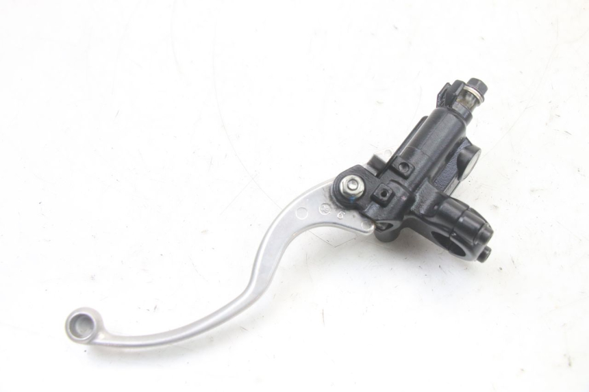 photo de CILINDRO PRINCIPALE ANTERIORE HONDA PCX (JF57/JF64) 125 (2014 - 2018) - Dettagli dei punti di fissaggio