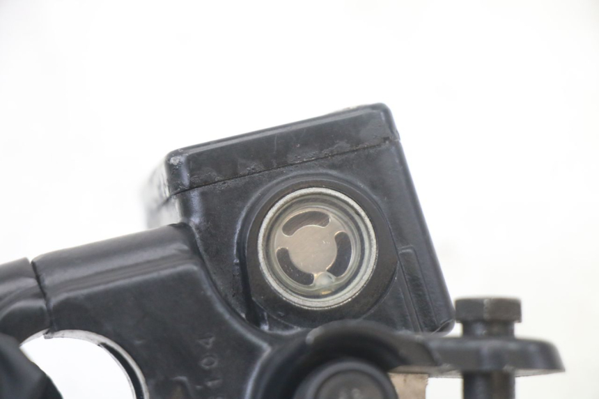 photo de POMPA FRENO ANTERIORE KYMCO PEOPLE S 125 (2000 - 2008) - Primo piano tecnico
