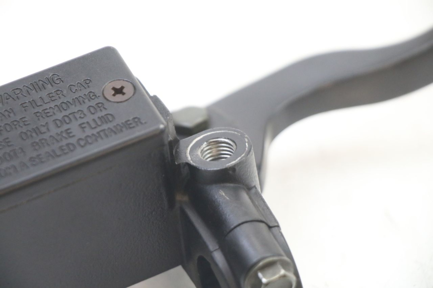 photo de MASTERCYLINDER ANTERIORE PEUGEOT CITYSTAR 125 (2011 - 2017) - Altra angolazione