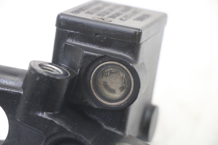 photo de MASTERCYLINDER ANTERIORE PEUGEOT CITYSTAR 125 (2011 - 2017) - Dettagli dei punti di fissaggio