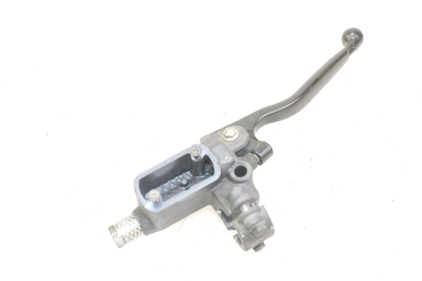 photo de MASTERCYLINDER ANTERIORE PEUGEOT ELYSTAR 50 (2002 - 2014) - Primo piano tecnico