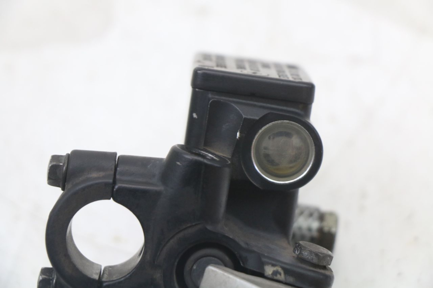 photo de MASTERCYLINDER ANTERIORE PEUGEOT SATELIS 125 (2010 - 2012) - Dettagli dei punti di fissaggio