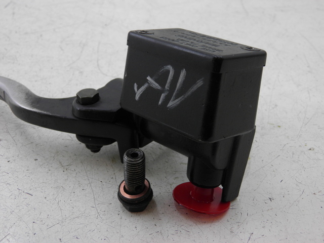 photo de MASTERCYLINDER ANTERIORE PEUGEOT V-CLIC VCLIC 50 (2007 - 2013) - Altra angolazione