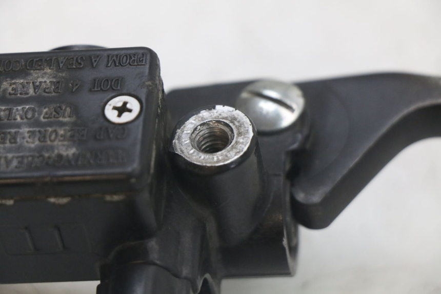 photo de MASTERCYLINDER ANTERIORE PIAGGIO NEW TYPHOON 50 (2010 - 2017) - Altra angolazione