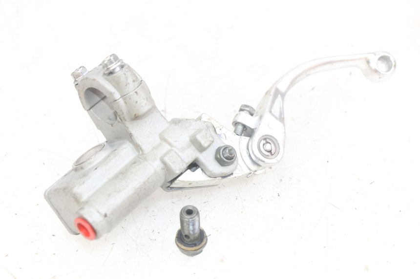 photo de MASTERCYLINDER ANTERIORE YCF R-START 125 - Primo piano tecnico
