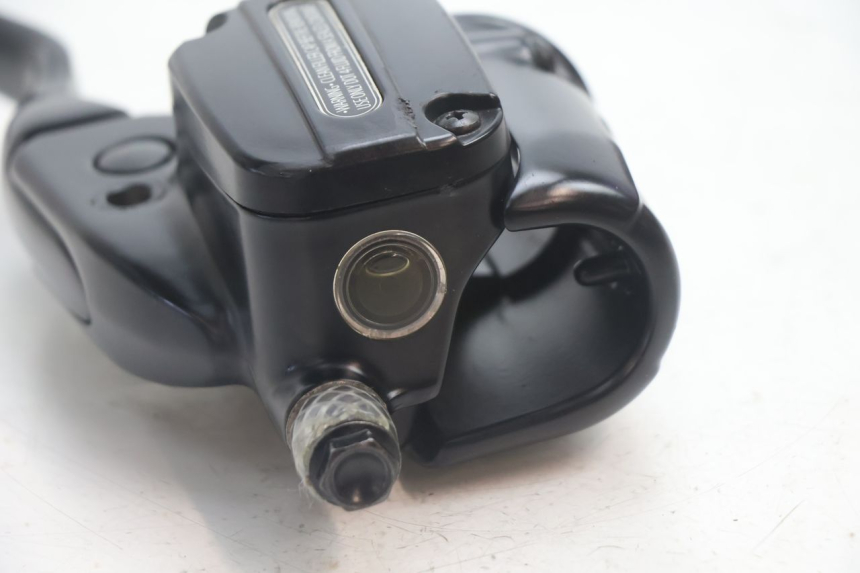 photo de POMPA FRENO ANTERIORE HARLEY DAVIDSON ROAD GLIDE FLTRXSE 1920 (2018 - 2022) - Dettagli dei punti di fissaggio