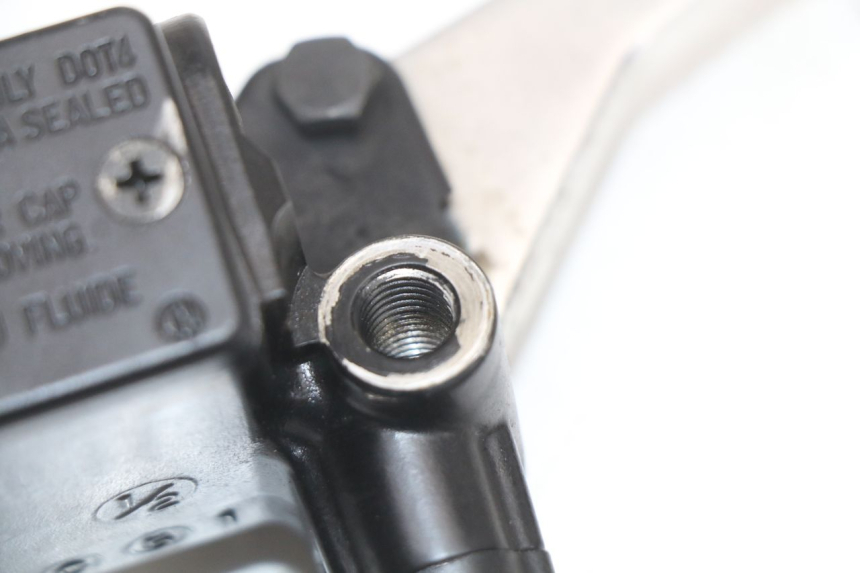 photo de MASTERCYLINDER ANTERIORE PEUGEOT SATELIS 125 (2010 - 2012) - Zoom sullo stato d'uso