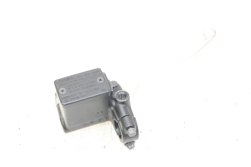 photo de POMPA FRENO ANTERIORE PEUGEOT SATELIS 125 (2013 - 2018) - Dettagli dei punti di fissaggio