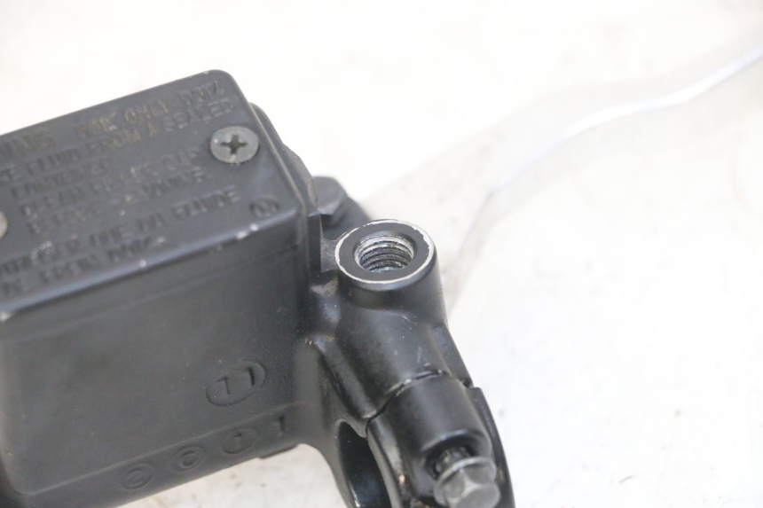 photo de POMPA FRENO ANTERIORE PEUGEOT SATELIS 125 (2013 - 2018) - Stato della superficie e materiale