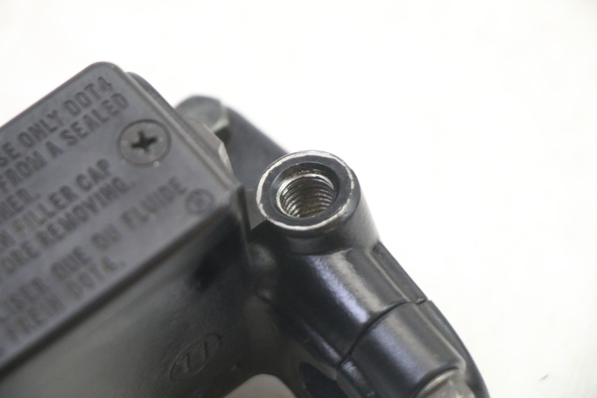 photo de POMPA FRENO ANTERIORE PEUGEOT SATELIS 125 (2013 - 2018) - Zoom sullo stato d'uso