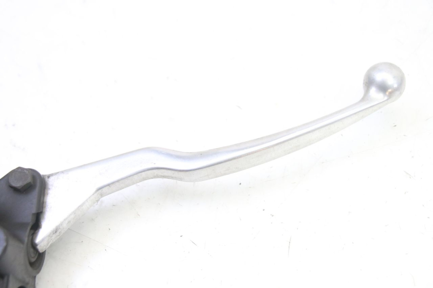 photo de POMPA FRENO ANTERIORE PEUGEOT SATELIS 250 (2006 - 2012) - Primo piano tecnico