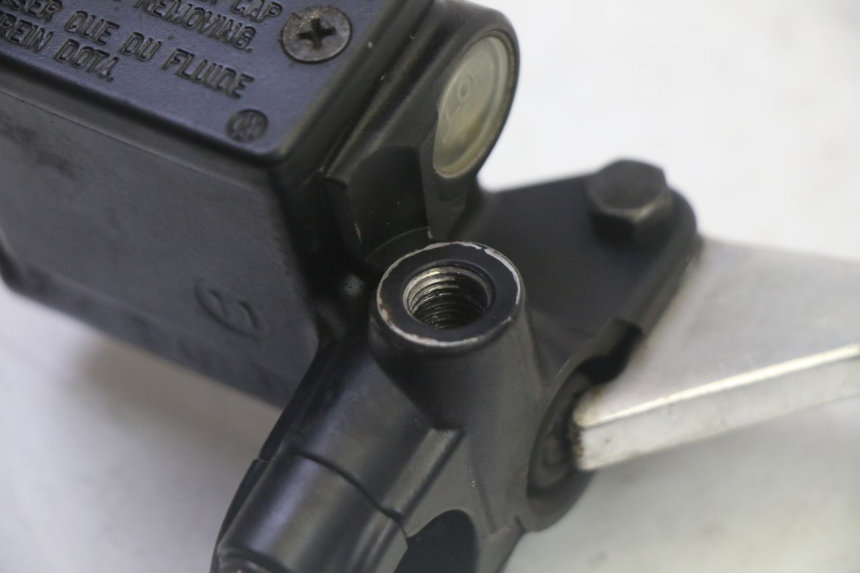 photo de MASTERCYLINDER ANTERIORE PEUGEOT SATELIS 125 (2010 - 2012) - Altra angolazione