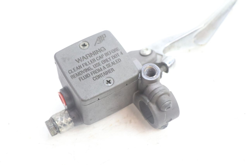 photo de MASTERCYLINDER ANTERIORE PEUGEOT SATELIS 125 (2006 - 2009) - Dettaglio del componente