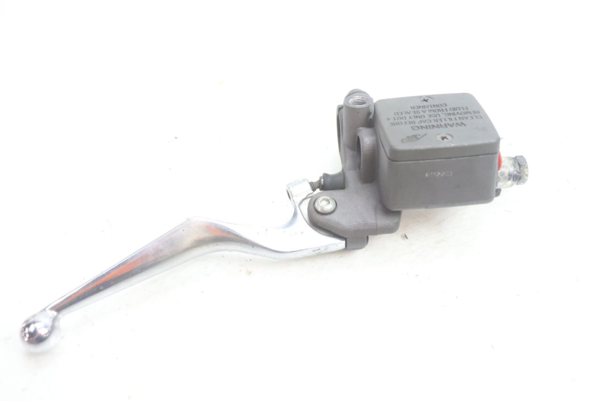 photo de MASTERCYLINDER ANTERIORE PEUGEOT SATELIS 125 (2006 - 2009) - Dettagli dei punti di fissaggio