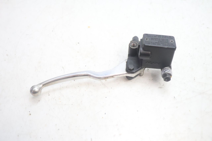 photo de POMPA FRENO ANTERIORE PEUGEOT SATELIS 125 (2013 - 2018) - Primo piano tecnico