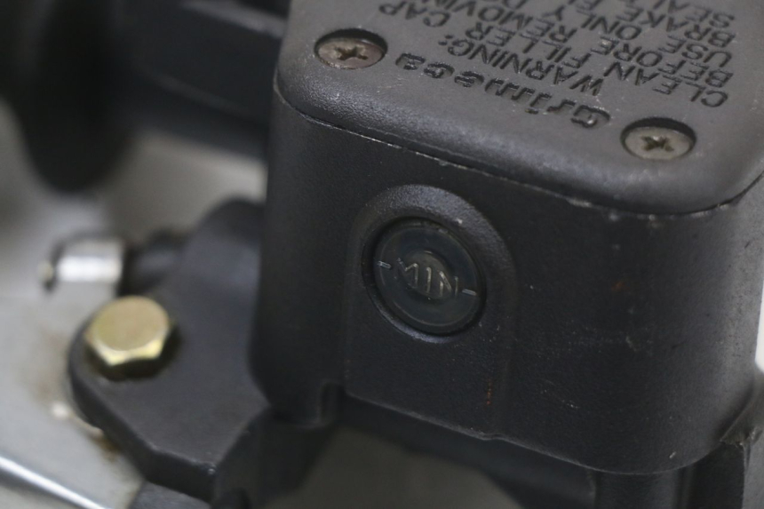 photo de Cilindro principale anteriore APRILIA SCARABEO GT 125 (1999 - 2007) - Stato della superficie e materiale