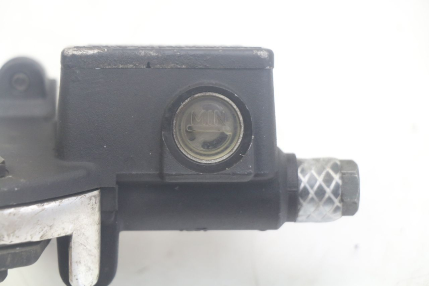 photo de MASTERCYLINDER ANTERIORE APRILIA SCARABEO 100 (2003 - 2012) - Altra angolazione