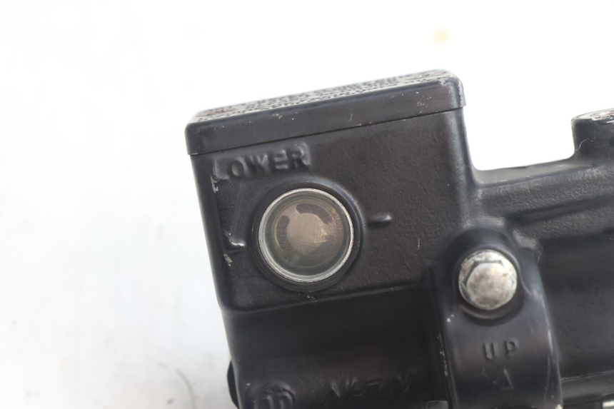 photo de POMPA FRENO ANTERIORE HONDA SH 125 (2001 - 2003) - Zoom sullo stato d'uso