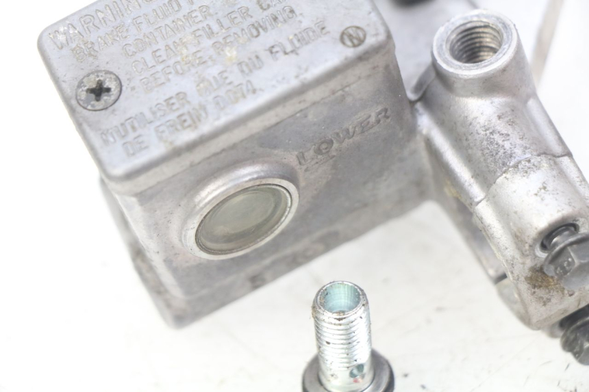 photo de MASTERCYLINDER ANTERIORE SUZUKI SIXTEEN 125 (2008 - 2010) - Altra angolazione