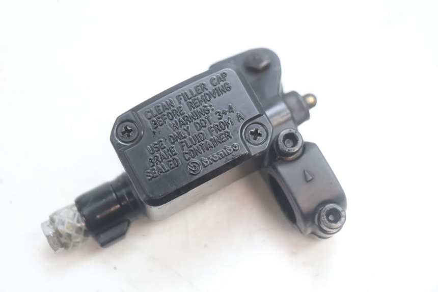 photo de POMPA FRENO ANTERIORE YAMAHA SLIDER 50 (1999 - 2004) - Primo piano tecnico