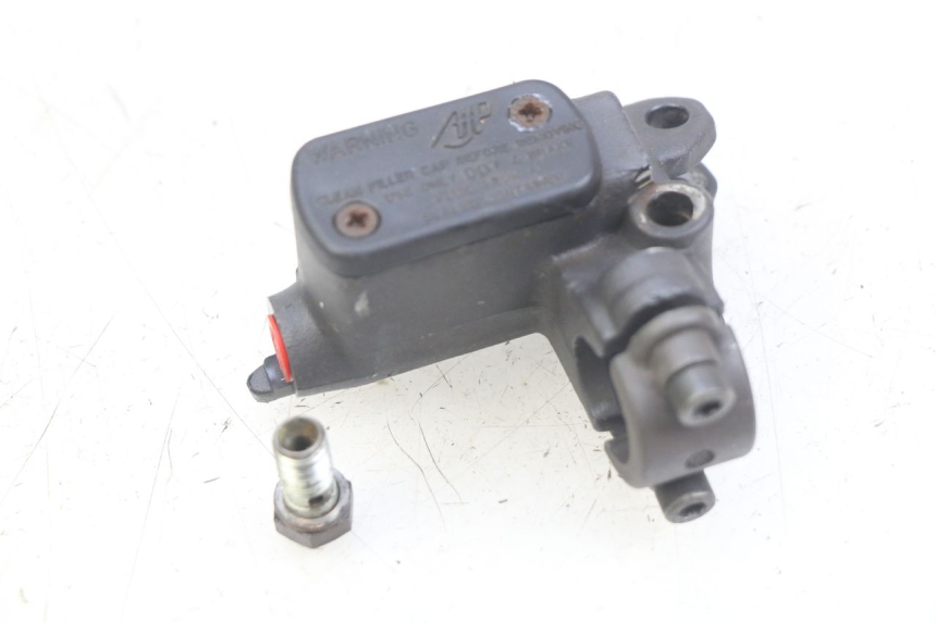 photo de MASTERCYLINDER ANTERIORE GAS-GAS SM ROOKIE 50 (2001 - 2005) - Primo piano tecnico