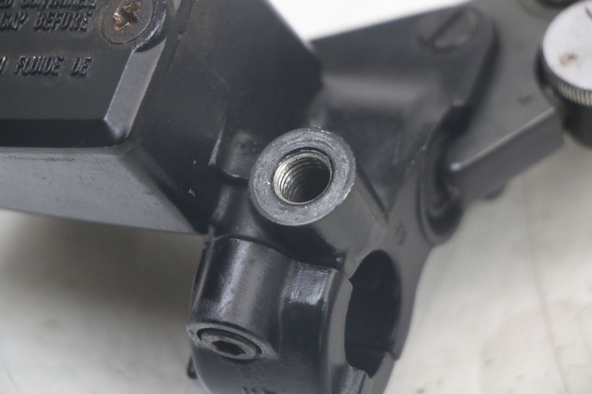 photo de MASTERCYLINDER ANTERIORE TRIUMPH SPEED TRIPLE T301 900 (1994 - 1996) - Zoom sullo stato d'uso