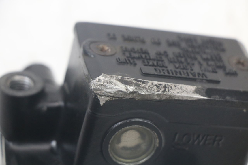 photo de MASTERCYLINDER ANTERIORE TRIUMPH SPEED TRIPLE T301 900 (1994 - 1996) - Dettagli dei punti di fissaggio