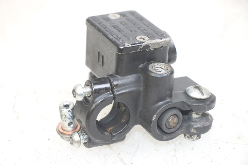 photo de MASTERCYLINDER ANTERIORE APRILIA SR 2T 50 (2012 - 2017) - Altra angolazione