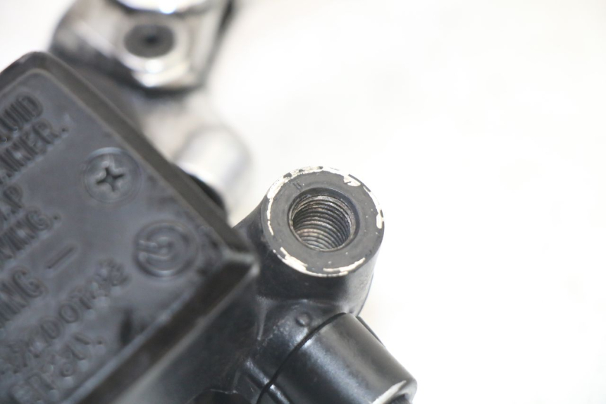 photo de MASTERCILINDRO ANTERIORE YAMAHA TDM ABS 900 (2002 - 2014) - Altra angolazione