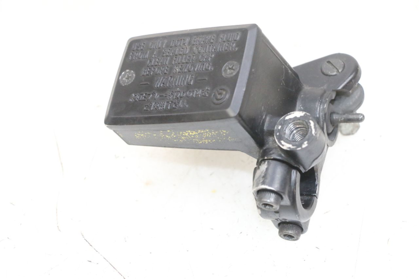 photo de POMPA FRENO ANTERIORE YAMAHA TDM ABS 900 (2002 - 2014) - Primo piano tecnico