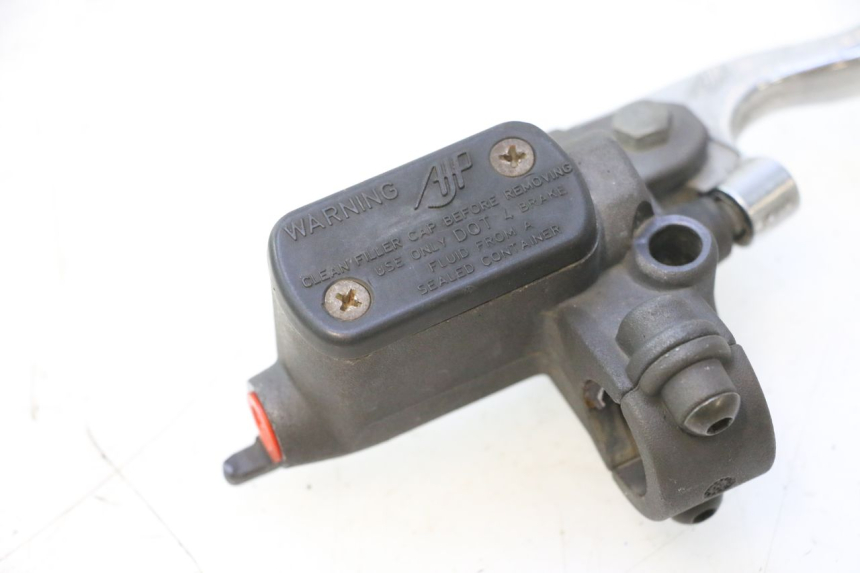 photo de MASTERCYLINDER ANTERIORE PEUGEOT TREKKER 50 (1995 - 2004) - Dettagli dei punti di fissaggio