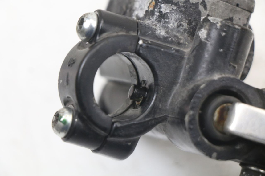 photo de MASTERCYLINDER ANTERIORE PIAGGIO TYPHOON 50 (2000 - 2009) - Dettagli dei punti di fissaggio