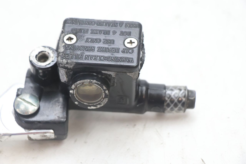photo de MASTERCYLINDER ANTERIORE PIAGGIO TYPHOON 50 (2000 - 2009) - Primo piano tecnico