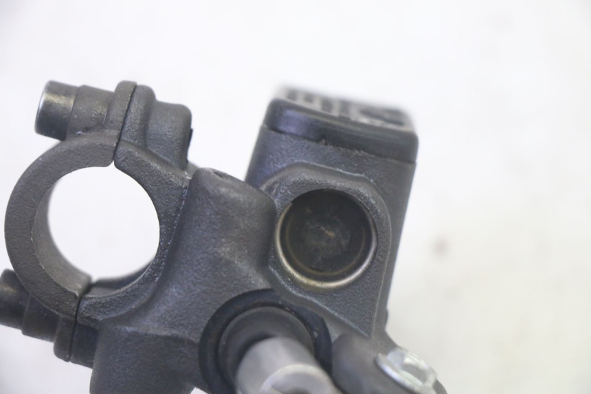 photo de POMPA FRENO ANTERIORE YAMAHA TZR 50 (2008 - 2016) - Primo piano tecnico