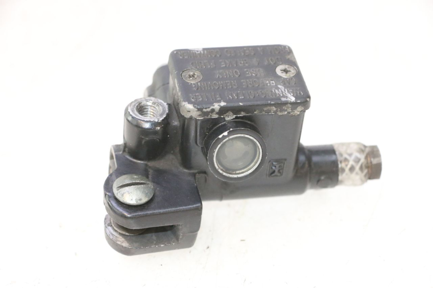photo de MASTERCYLINDER ANTERIORE PIAGGIO VESPA LX 2T 50 (2005 - 2013) - Primo piano tecnico