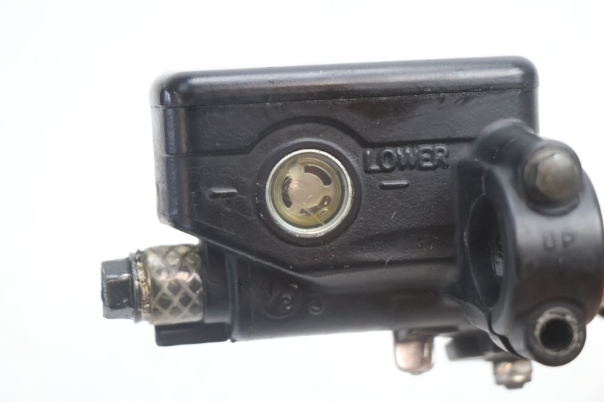photo de MASTERCYLINDER ANTERIORE HONDA VFR FI RC46 800 (1998 - 2001) - Primo piano tecnico