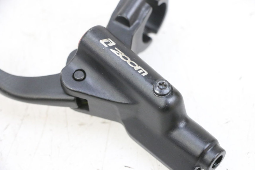 photo de MASTRO CILINDRO ANTERIORE DUALTRON VICTOR LIMITED 1 - Dettagli dei punti di fissaggio