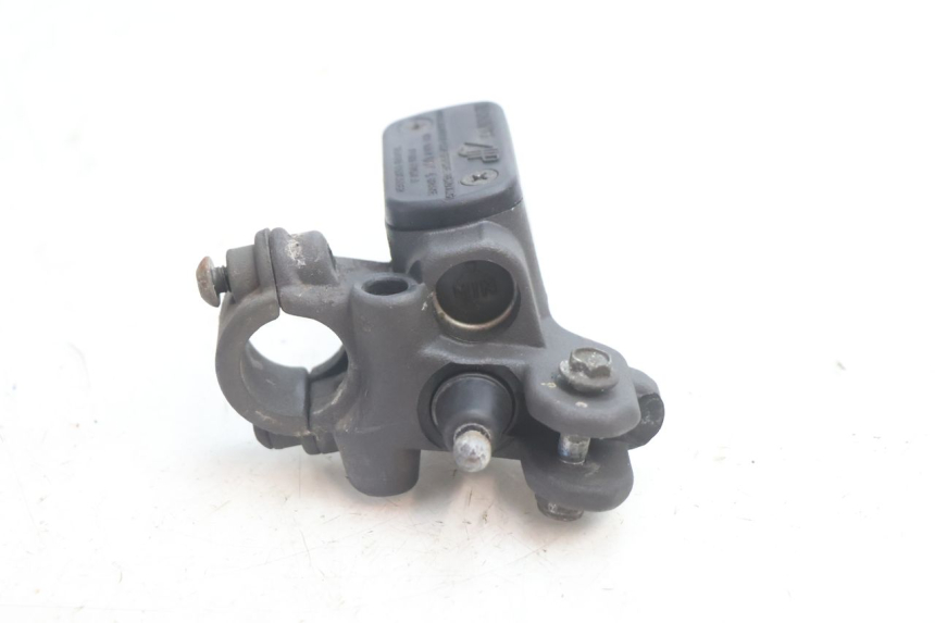 photo de MASTERCYLINDER ANTERIORE PEUGEOT VIVACITY 50 (2004 - 2009) - Altra angolazione