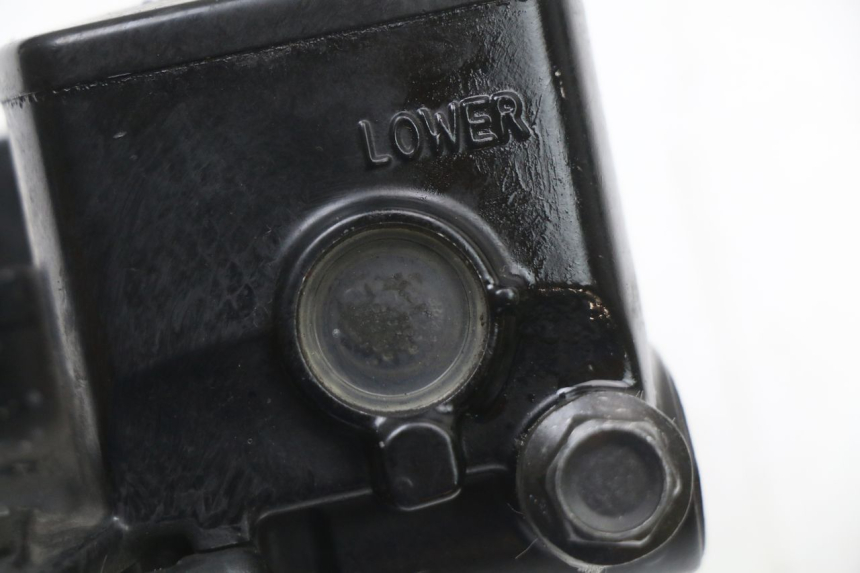 photo de MASTERCYLINDER ANTERIORE YAMAHA XMAX X-MAX ABS 125 (2017 - 2020) - Stato della superficie e materiale