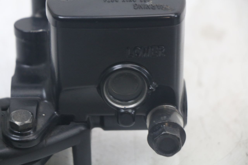 photo de MASTERCYLINDER ANTERIORE YAMAHA XMAX X-MAX ABS 125 (2017 - 2020) - Vista d'insieme del prodotto
