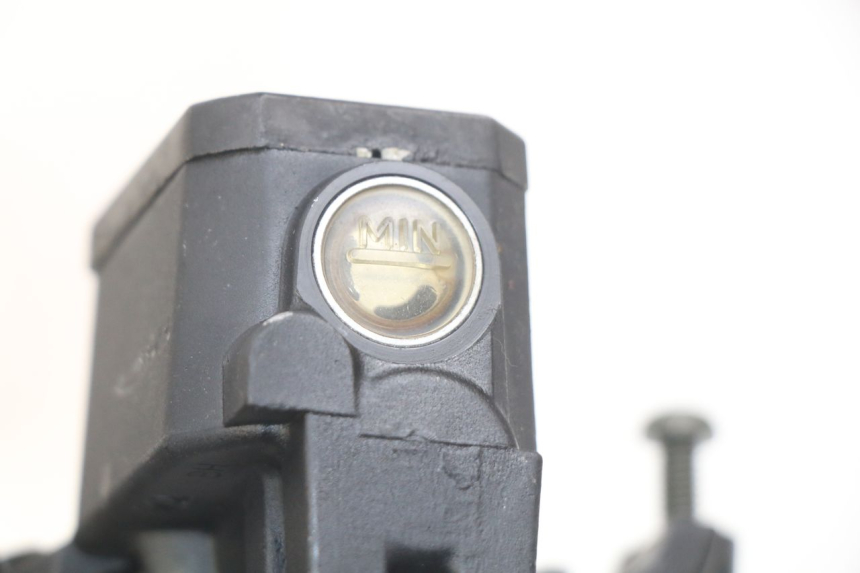 photo de MASTERCYLINDER ANTERIORE YAMAHA XMAX X-MAX 125 (2006 - 2009) - Dettaglio del componente