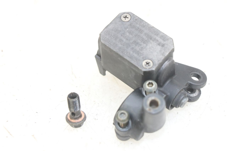 photo de MASTERCYLINDER ANTERIORE YAMAHA X-MAX XMAX 250 (2006 - 2009) - Altra angolazione