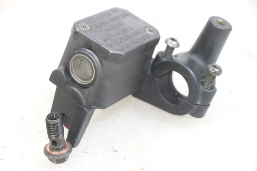 photo de MASTERCYLINDER ANTERIORE YAMAHA X-MAX XMAX 250 (2006 - 2009) - Primo piano tecnico