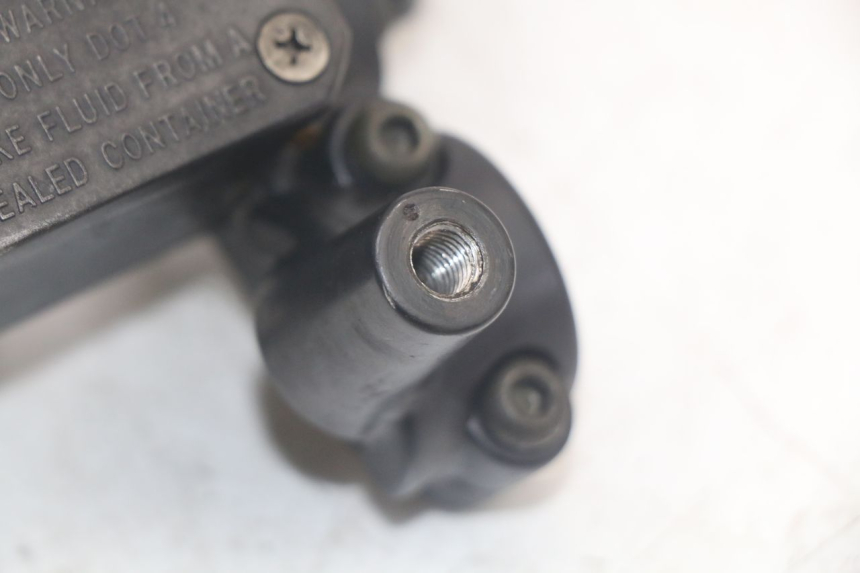photo de MASTERCYLINDER ANTERIORE YAMAHA XMAX X-MAX 125 (2006 - 2009) - Zoom sullo stato d'uso