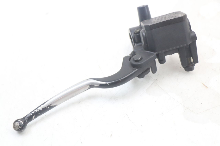 photo de MASTERCYLINDER ANTERIORE YAMAHA XMAX X-MAX 125 (2006 - 2009) - Primo piano tecnico