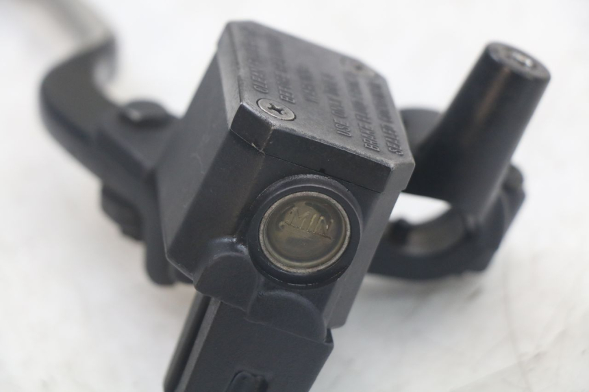 photo de MASTERCYLINDER ANTERIORE YAMAHA XMAX X-MAX 125 (2006 - 2009) - Dettagli dei punti di fissaggio