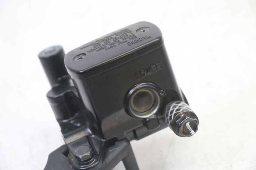 photo de POMPA FRENO ANTERIORE YAMAHA XMAX X-MAX 125 (2021 - 2025) - Dettagli dei punti di fissaggio